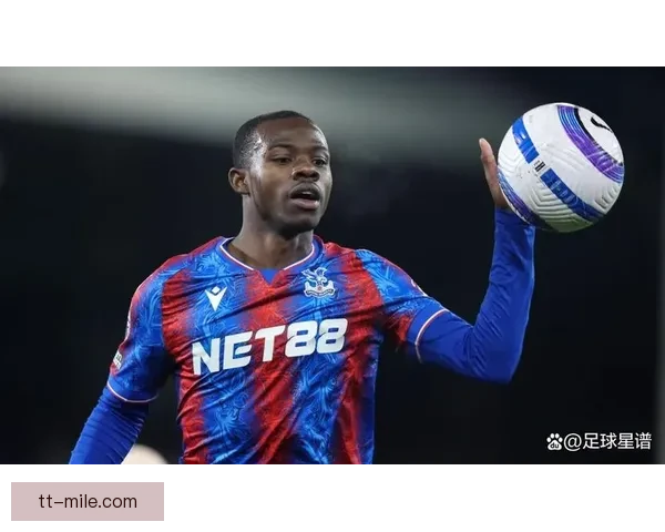 米切尔在水晶宫左路防守稳健表现出色影响全队战术布局